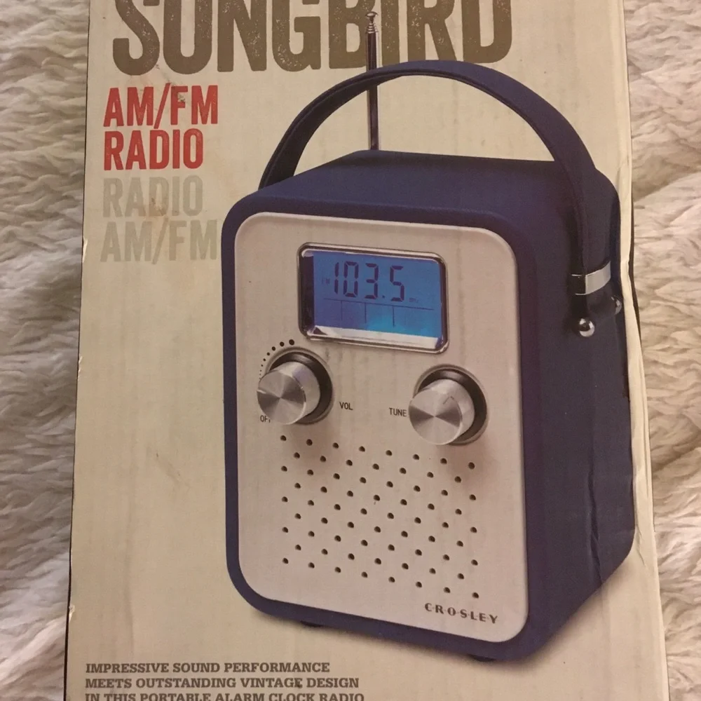 Crossly AM/FM radio - Picture 1 of 2